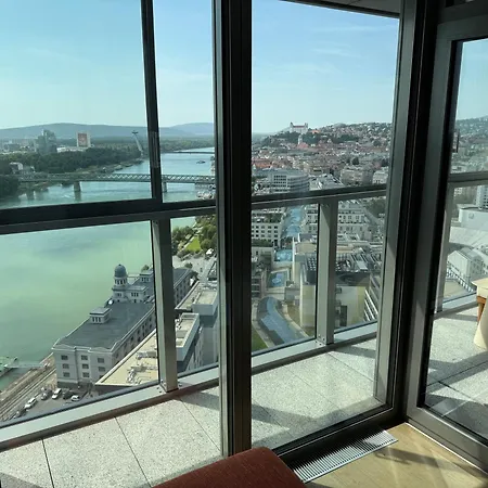Апартаменты Skysuite 24 - Eurovea Tower