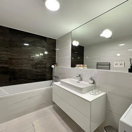 Skysuite 24 - Eurovea Tower Апартаменты *