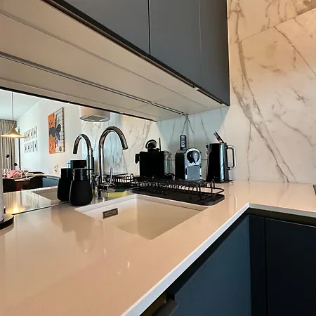 Skysuite 24 - Eurovea Tower 아파트 *