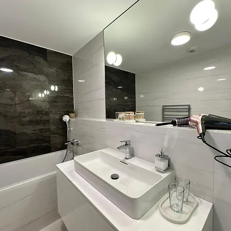 Skysuite 24 - Eurovea Tower Апартаменты