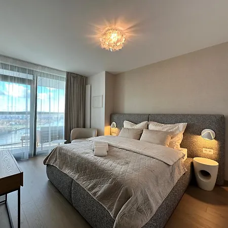 Skysuite 24 - Eurovea Tower 아파트 *