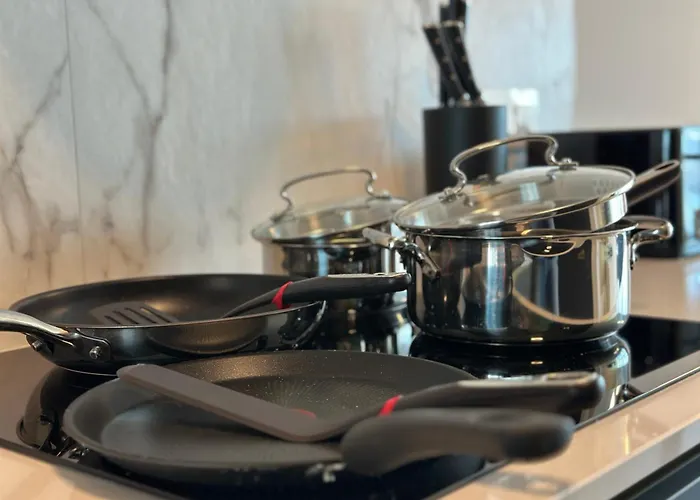 Skysuite 24 - Eurovea Tower Apartment *