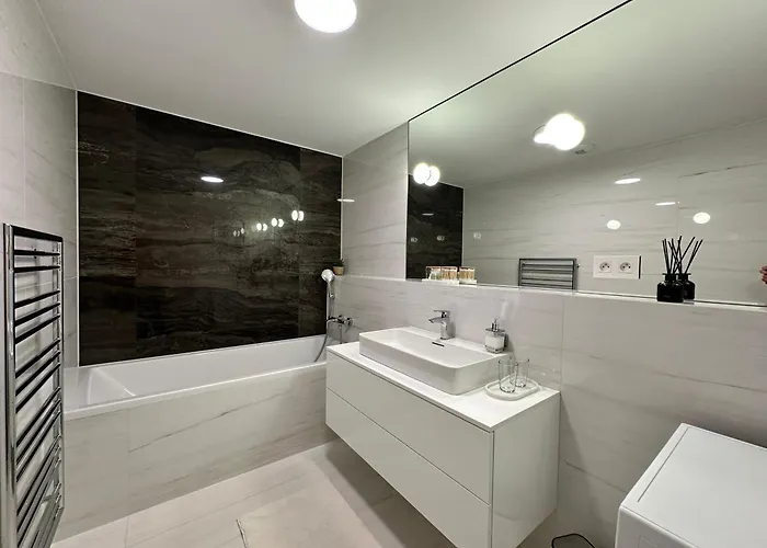 Skysuite 24 - Eurovea Tower 아파트 *