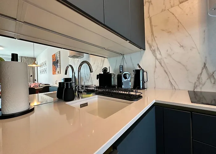 Skysuite 24 - Eurovea Tower 아파트 *