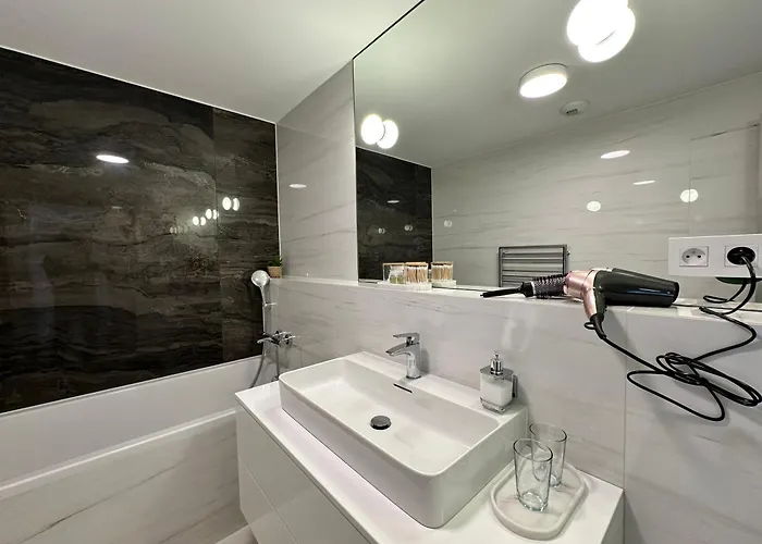 Skysuite 24 - Eurovea Tower Apartment