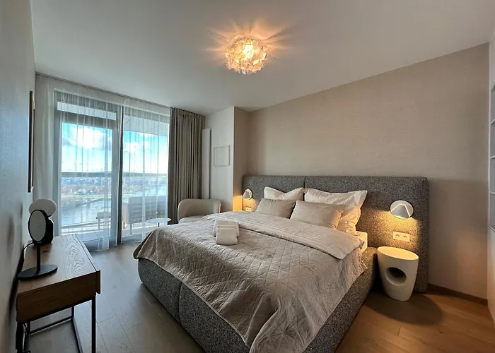 Skysuite 24 - Eurovea Tower Apartment *