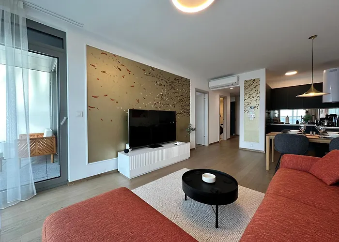 Skysuite 24 - Eurovea Tower Apartment *